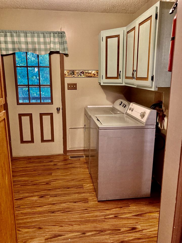 Secluded Lakefront House Nestled in the Woods for an Unforgettable Adventure in Nature in Williford, Arkansas