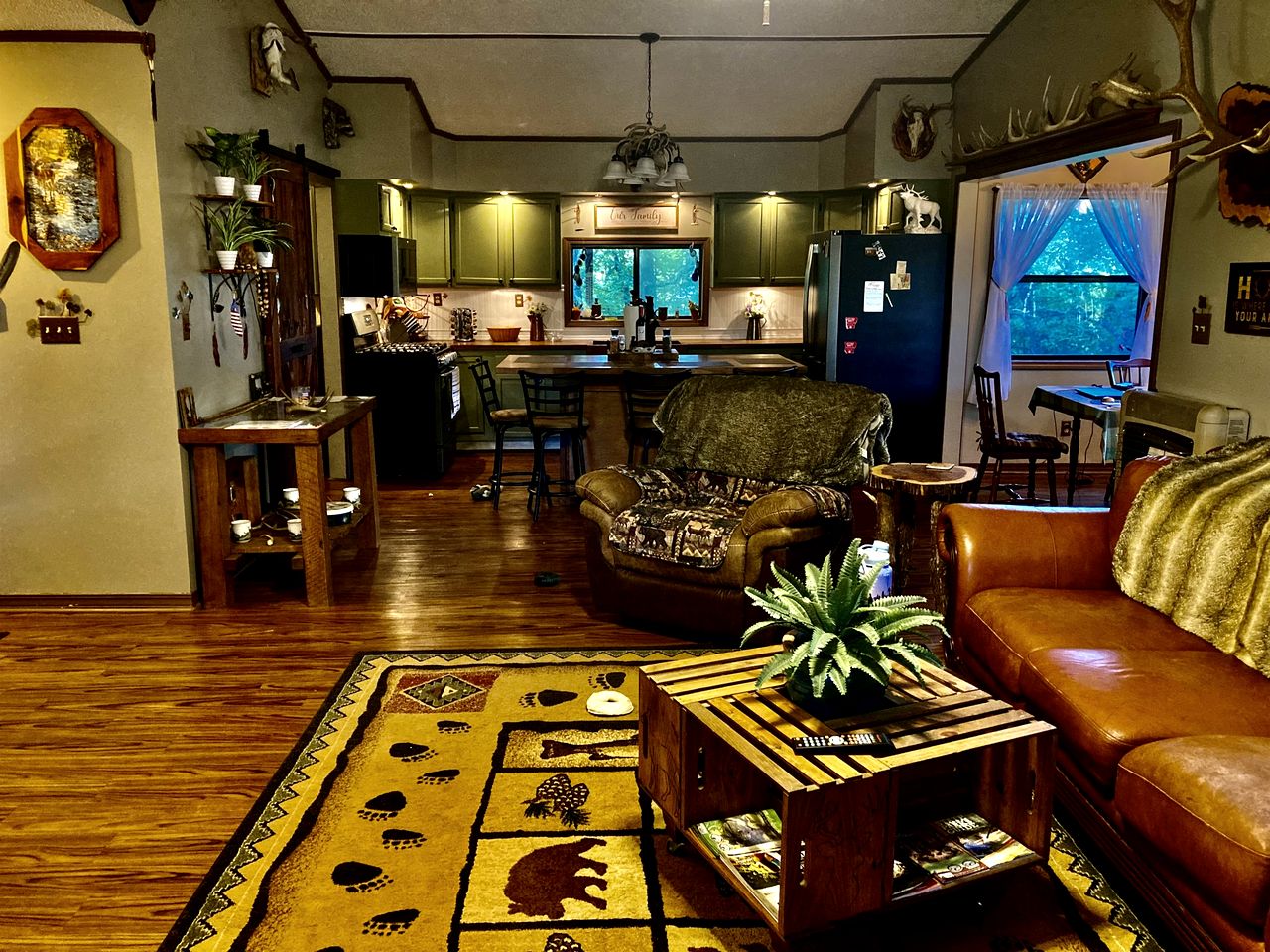 Secluded Lakefront House Nestled in the Woods for an Unforgettable Adventure in Nature in Williford, Arkansas