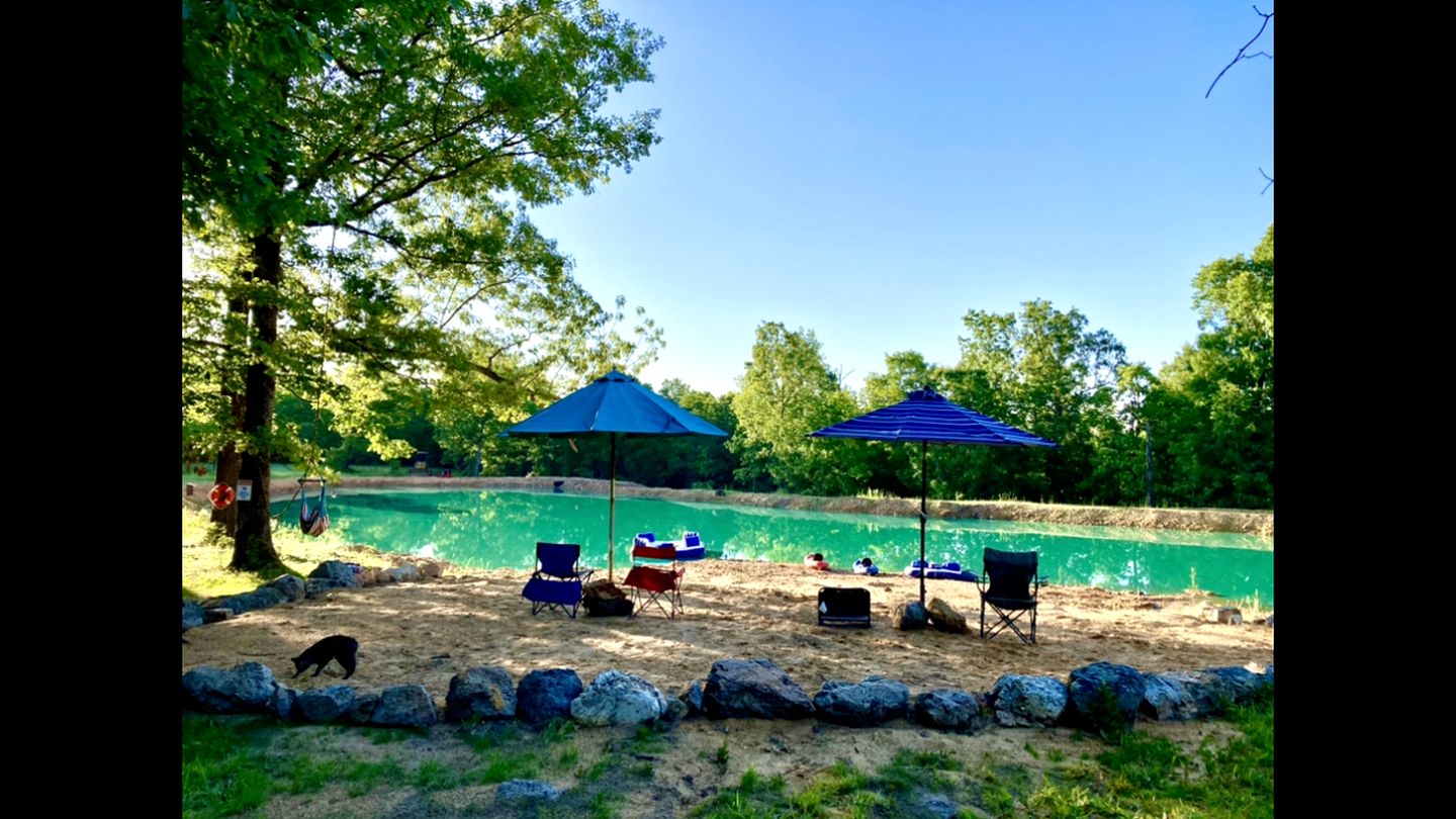 Secluded Lakefront House Nestled in the Woods for an Unforgettable Adventure in Nature in Williford, Arkansas