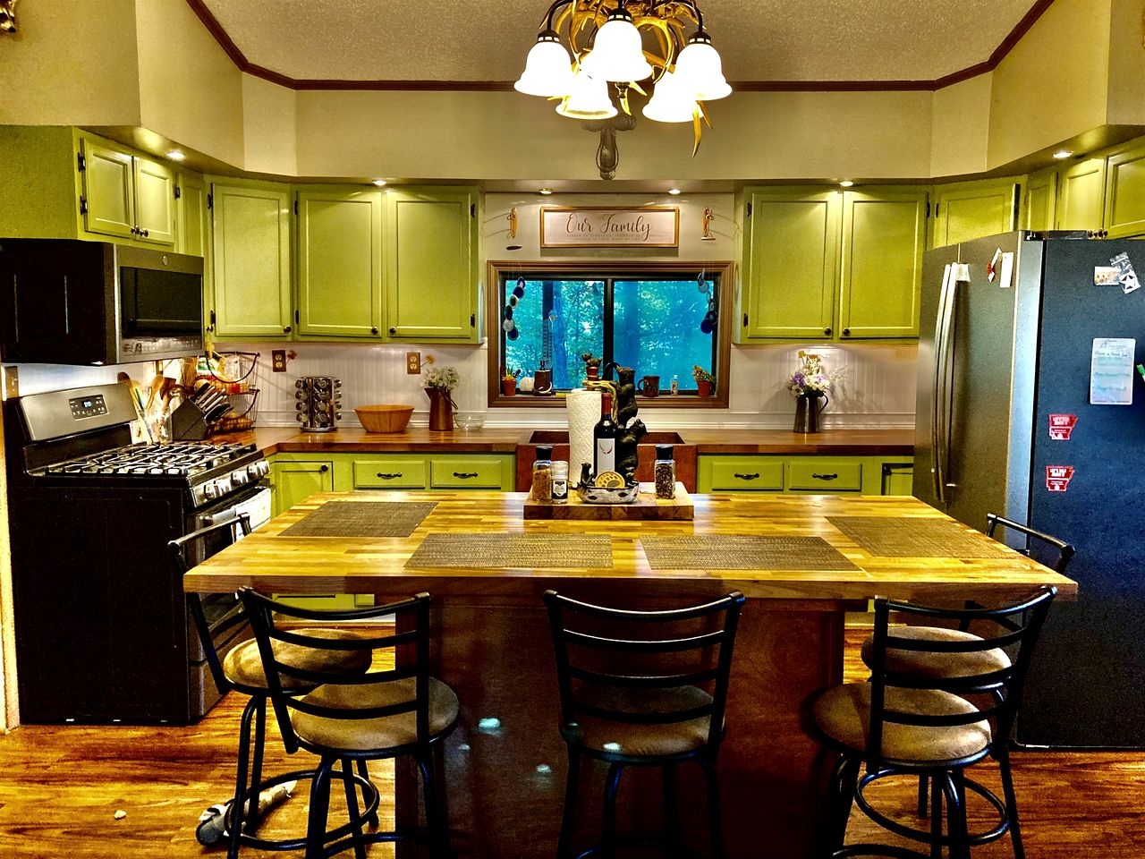 Secluded Lakefront House Nestled in the Woods for an Unforgettable Adventure in Nature in Williford, Arkansas