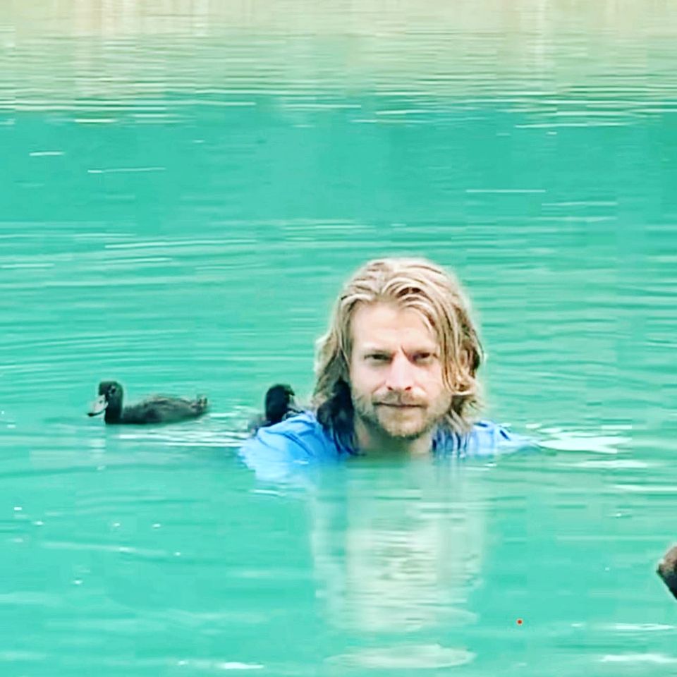 Secluded Lakefront House Nestled in the Woods for an Unforgettable Adventure in Nature in Williford, Arkansas