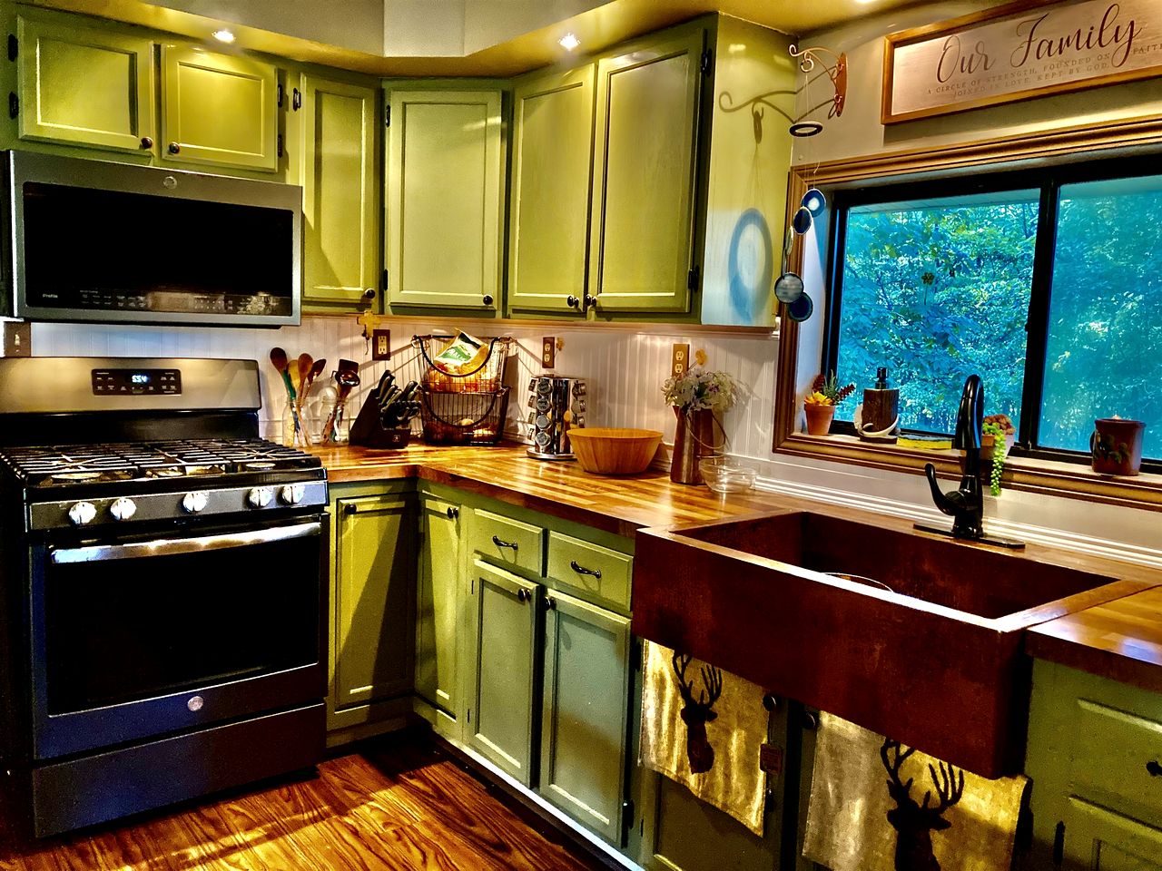 Secluded Lakefront House Nestled in the Woods for an Unforgettable Adventure in Nature in Williford, Arkansas