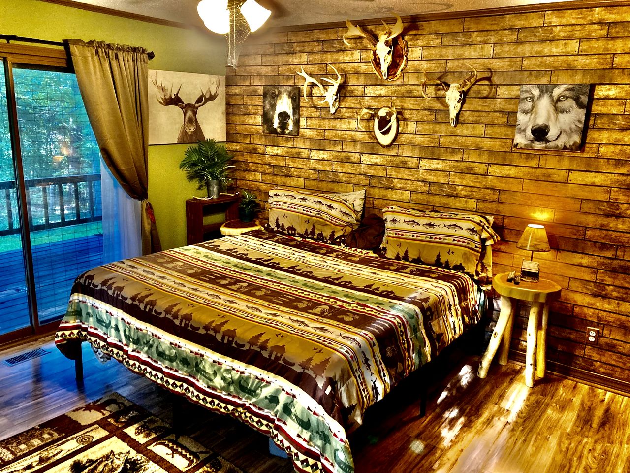 Secluded Lakefront House Nestled in the Woods for an Unforgettable Adventure in Nature in Williford, Arkansas