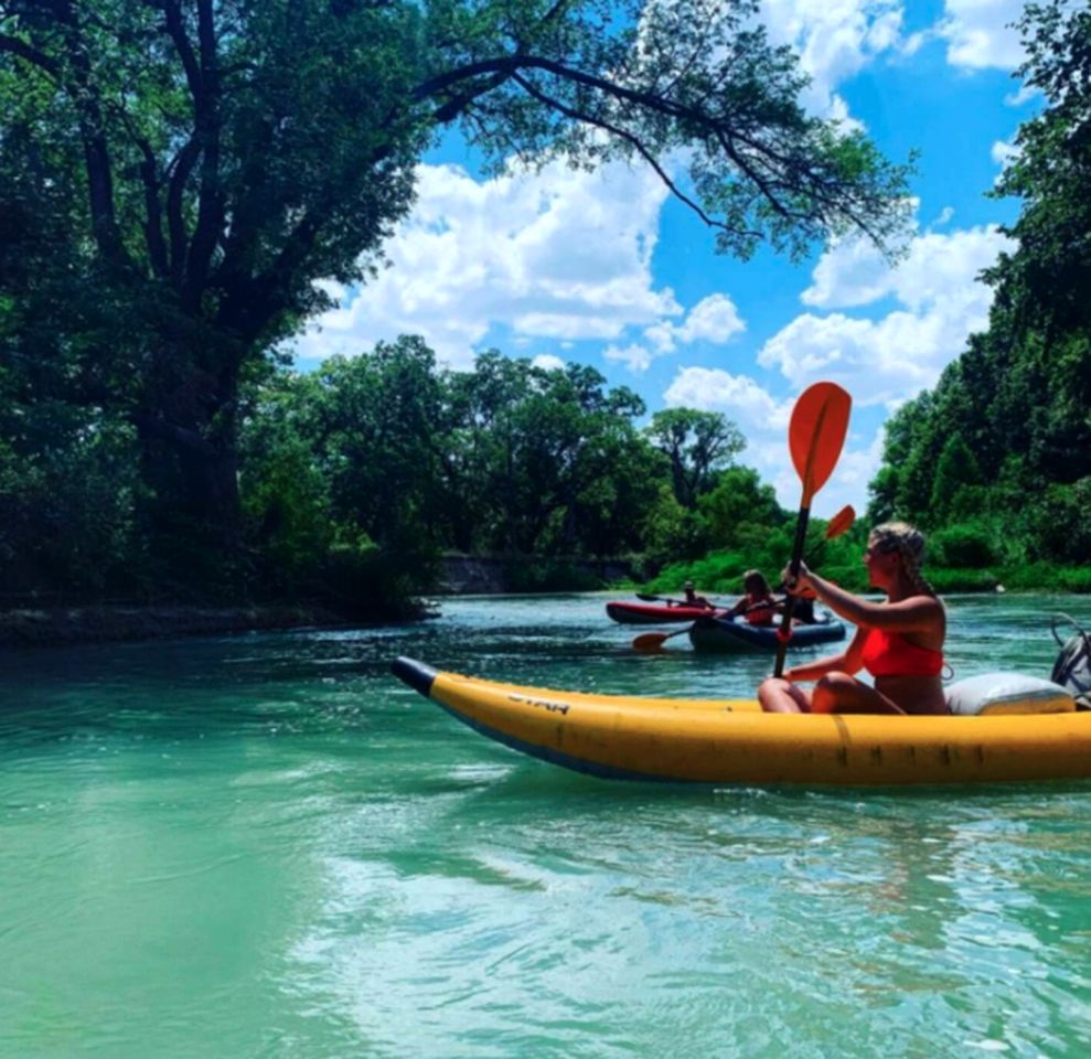 Tranquil Log Cabin by the San Marcos River - A Relaxing Glamping Getaway near Kingsbury, Texas