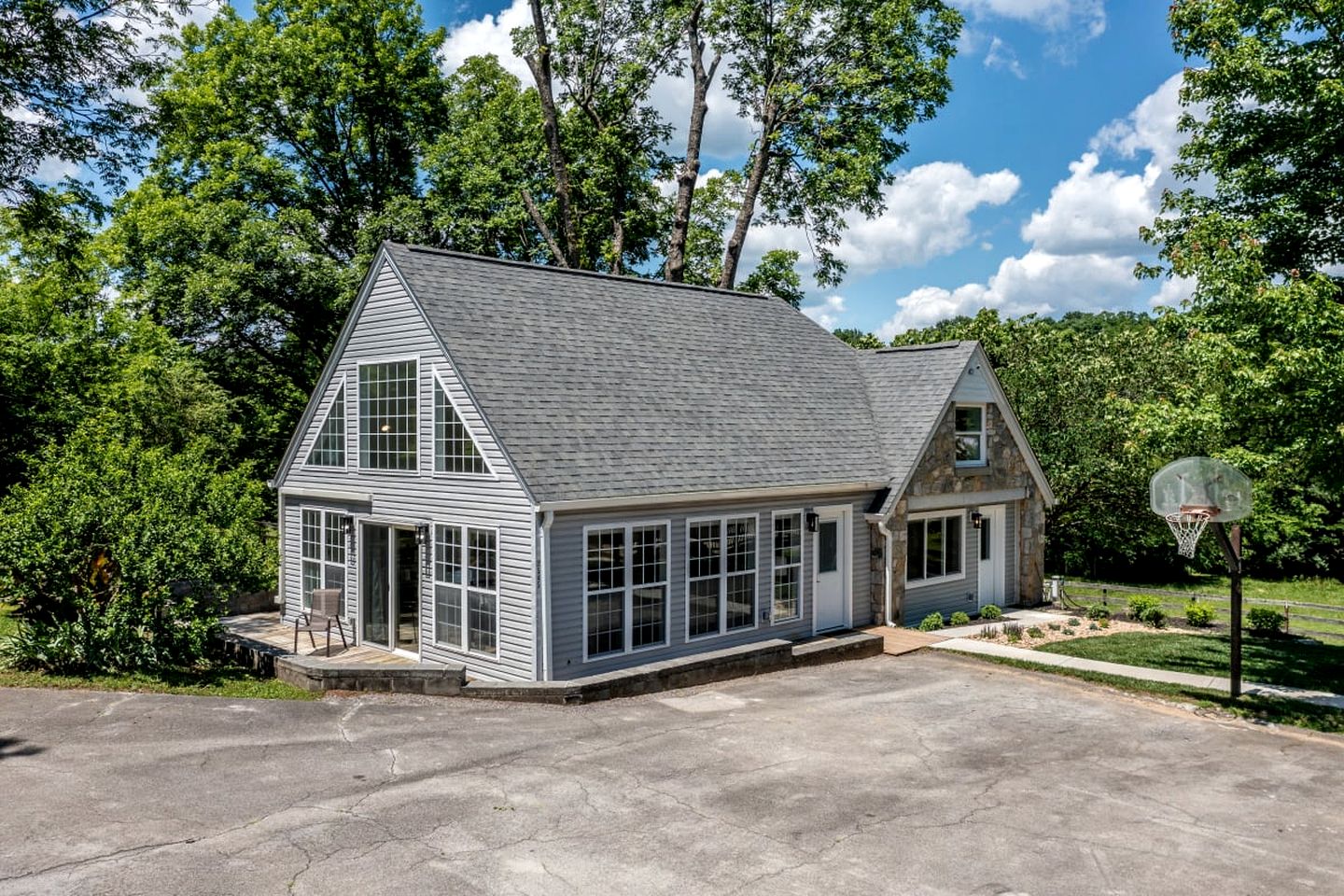 Tranquil Farmhouse Cottage with Scenic Views of the Smoky Mountains in Maryville, Tennessee