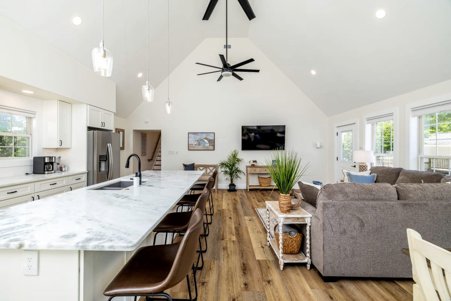 Tranquil Farmhouse Cottage with Scenic Views of the Smoky Mountains in Maryville, Tennessee