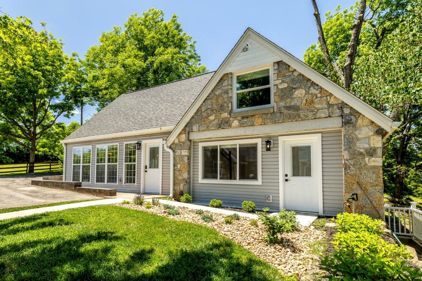 Tranquil Farmhouse Cottage with Scenic Views of the Smoky Mountains in Maryville, Tennessee