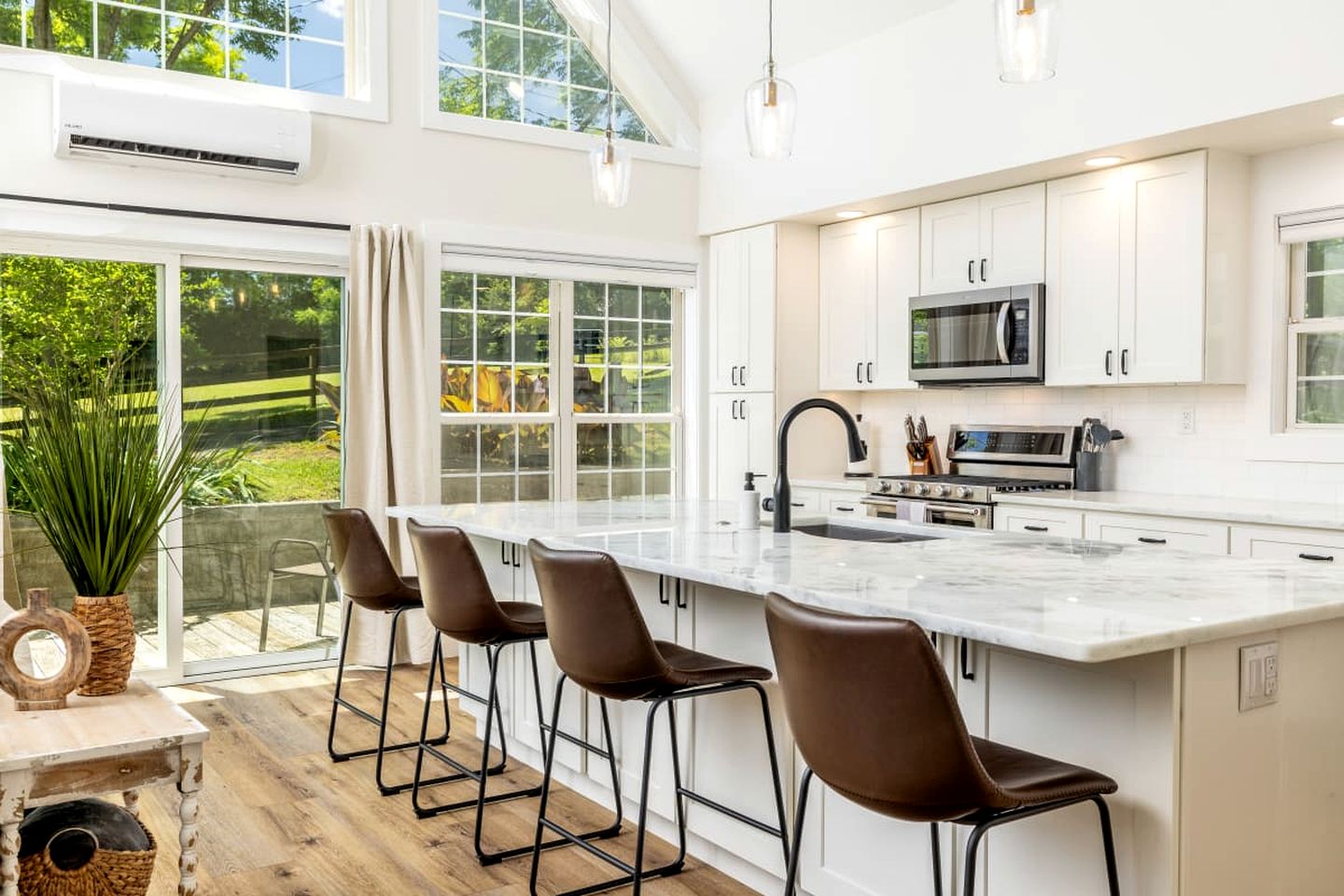 Tranquil Farmhouse Cottage with Scenic Views of the Smoky Mountains in Maryville, Tennessee