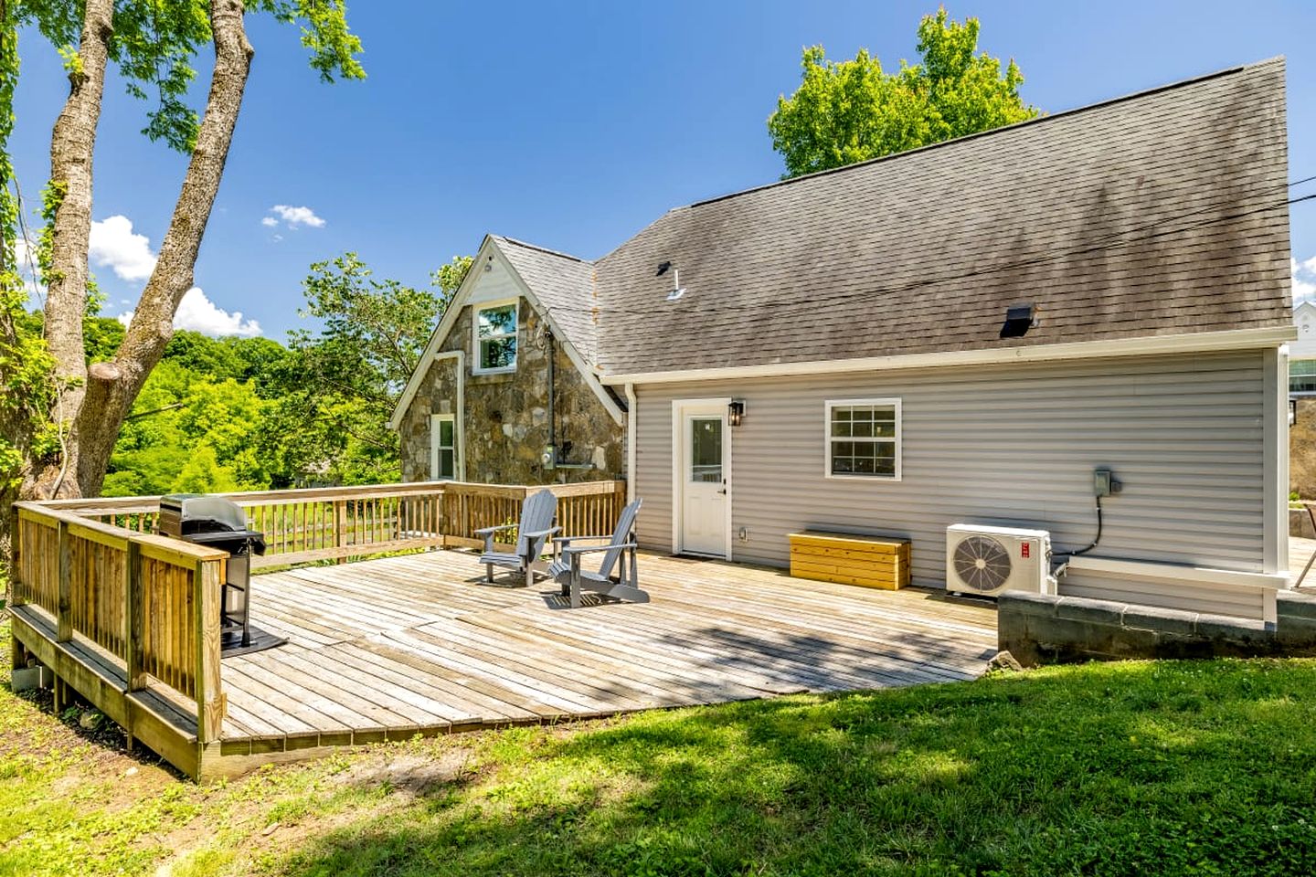 Tranquil Farmhouse Cottage with Scenic Views of the Smoky Mountains in Maryville, Tennessee