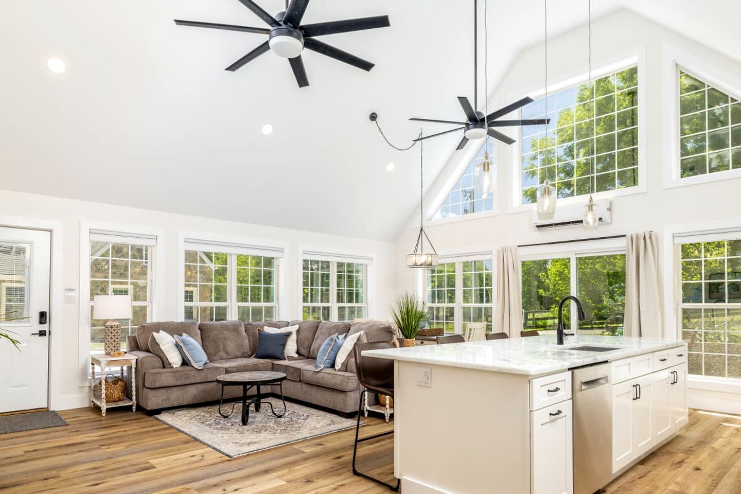 Tranquil Farmhouse Cottage with Scenic Views of the Smoky Mountains in Maryville, Tennessee
