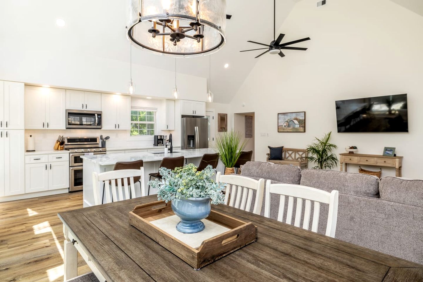 Tranquil Farmhouse Cottage with Scenic Views of the Smoky Mountains in Maryville, Tennessee