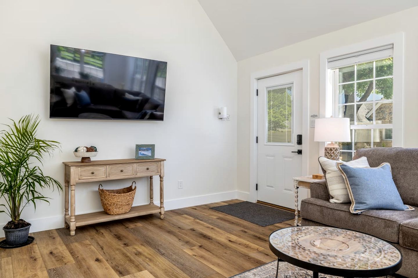 Tranquil Farmhouse Cottage with Scenic Views of the Smoky Mountains in Maryville, Tennessee