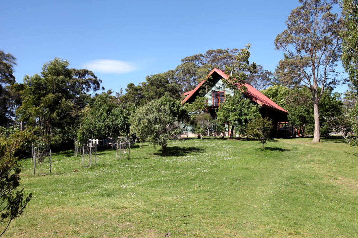 Peaceful Holiday Getaway in Pristine Location on Kangaroo Bay in Tasmania