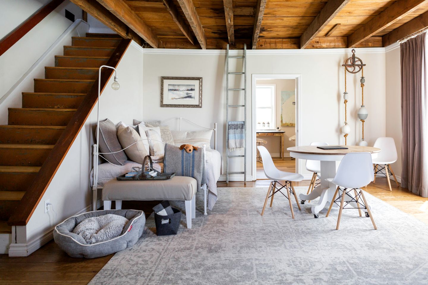 Tranquil Restored Farmhouse Ideal to Disconnect in Ontario