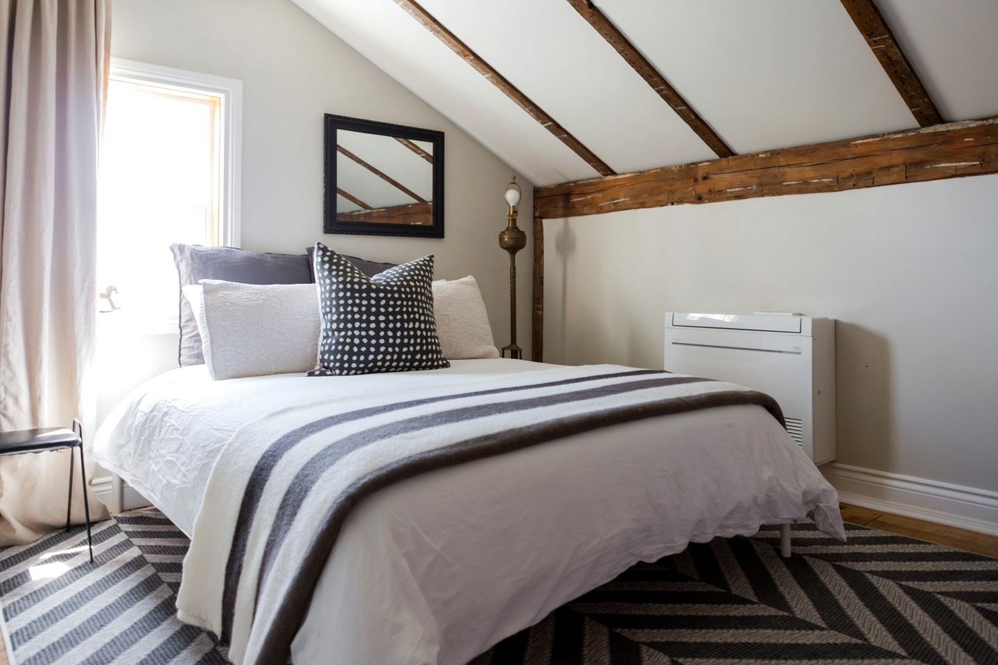 Tranquil Restored Farmhouse Ideal to Disconnect in Ontario