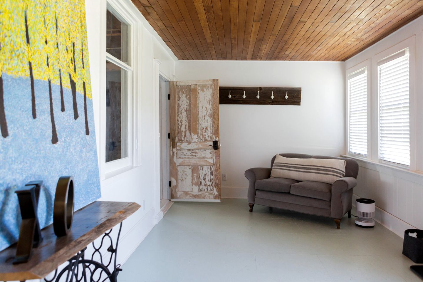 Tranquil Restored Farmhouse Ideal to Disconnect in Ontario