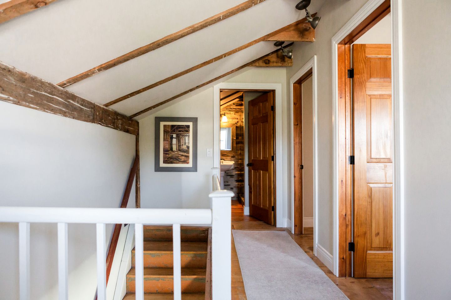 Tranquil Restored Farmhouse Ideal to Disconnect in Ontario