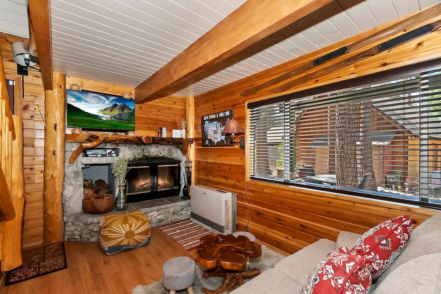 Tranquil Retreat: Lakeside Cabin in Fawnskin, Big Bear Mountains