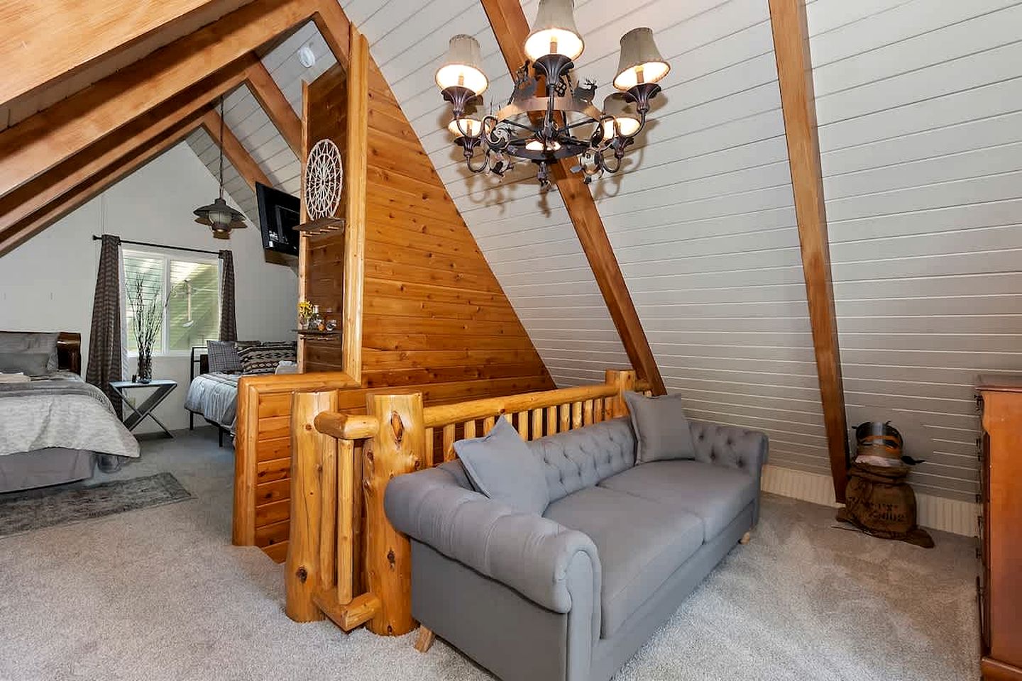 Tranquil Retreat: Lakeside Cabin in Fawnskin, Big Bear Mountains