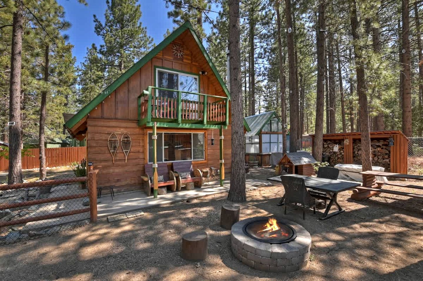 Tranquil Retreat: Lakeside Cabin in Fawnskin, Big Bear Mountains