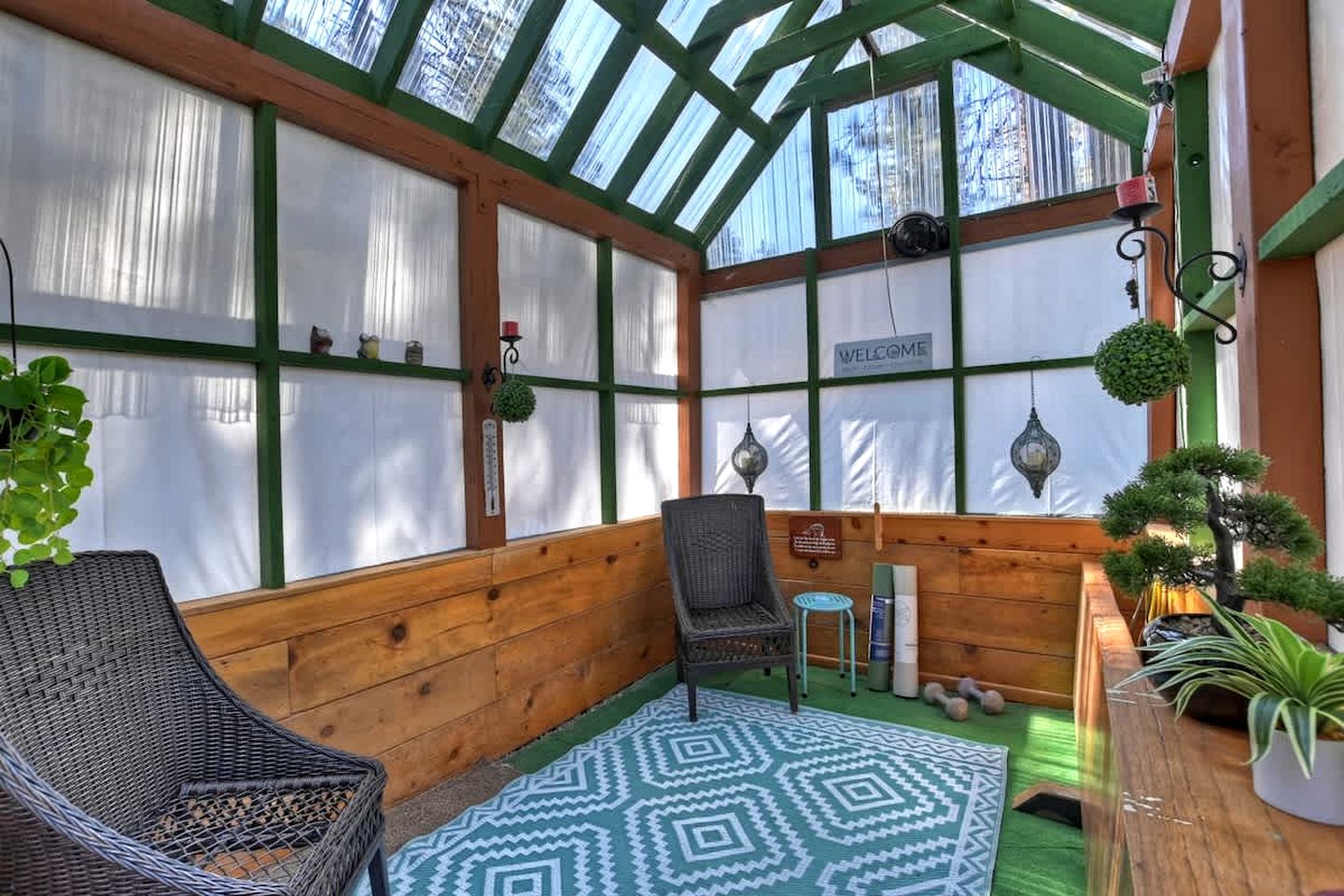 Tranquil Retreat: Lakeside Cabin in Fawnskin, Big Bear Mountains