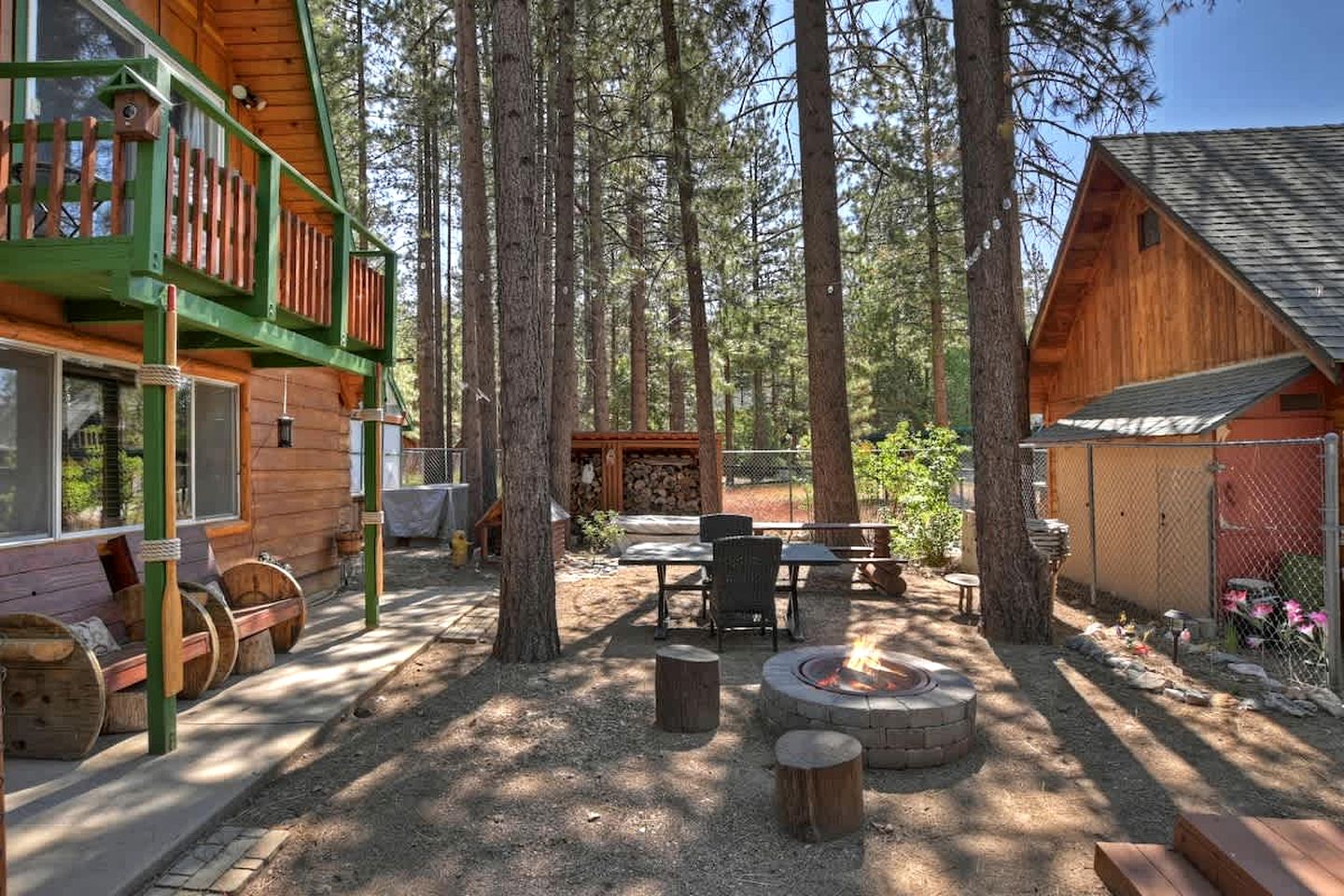 Tranquil Retreat: Lakeside Cabin in Fawnskin, Big Bear Mountains