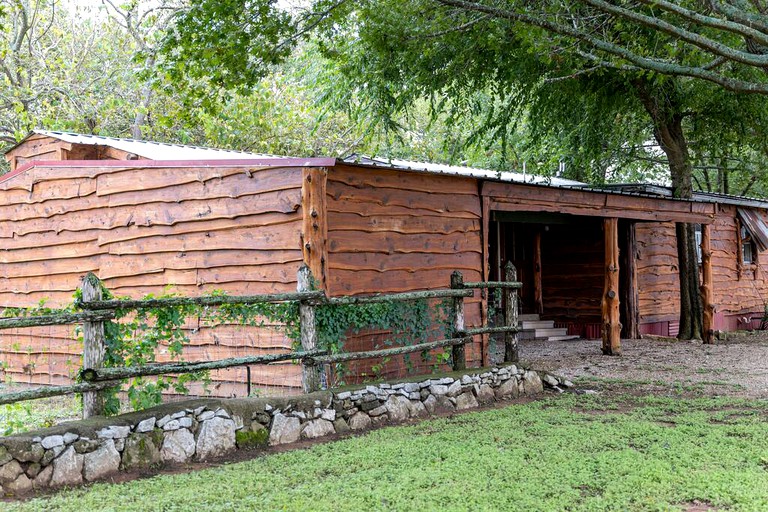 Cabins (United States of America, Chilton, Texas)