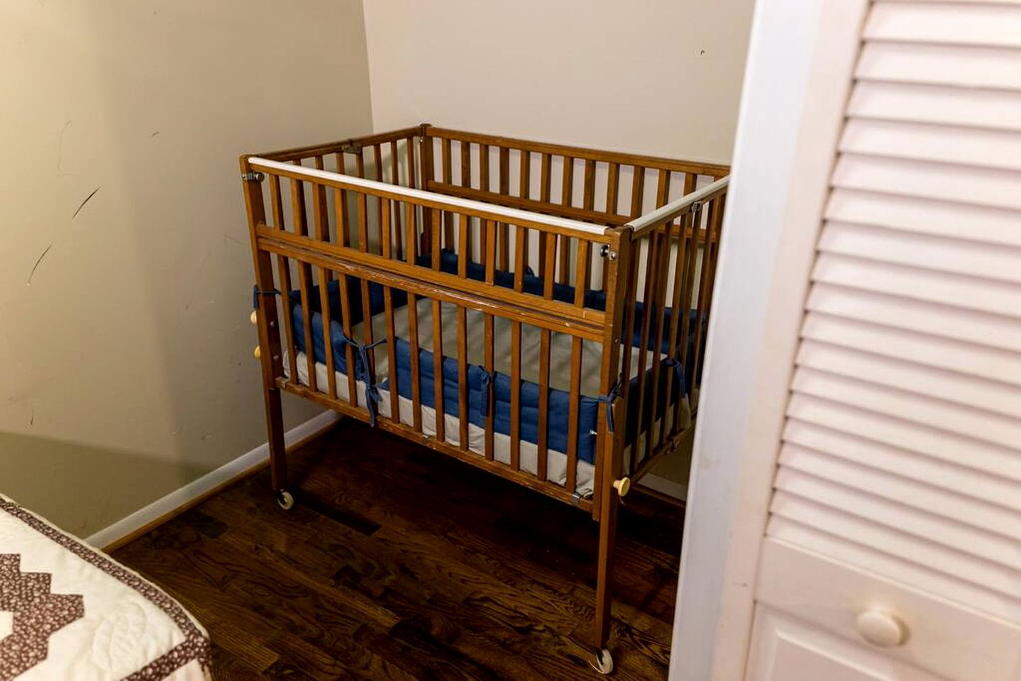 Tranquil Retreat: Lakeside Cabin Glamping near Waco, Texas