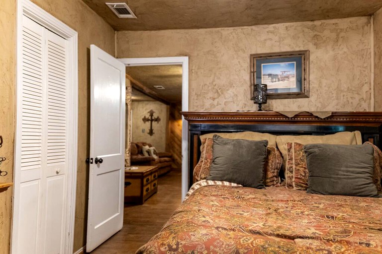 Cabins (United States of America, Chilton, Texas)