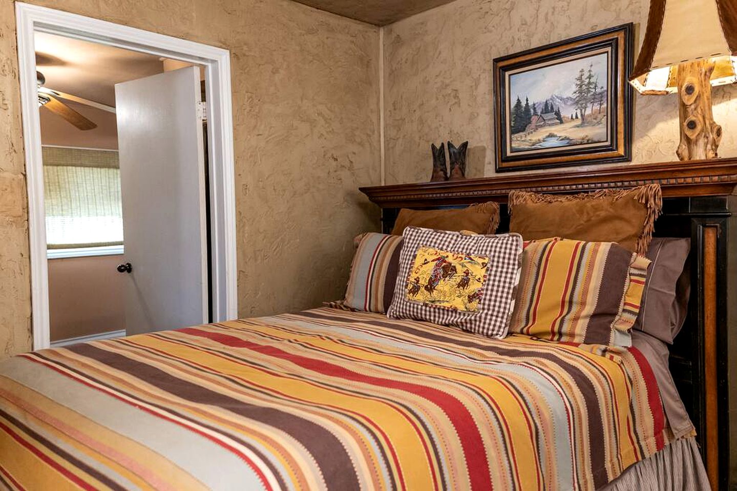 Tranquil Retreat: Lakeside Cabin Glamping near Waco, Texas