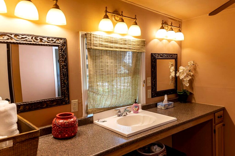 Cabins (United States of America, Chilton, Texas)