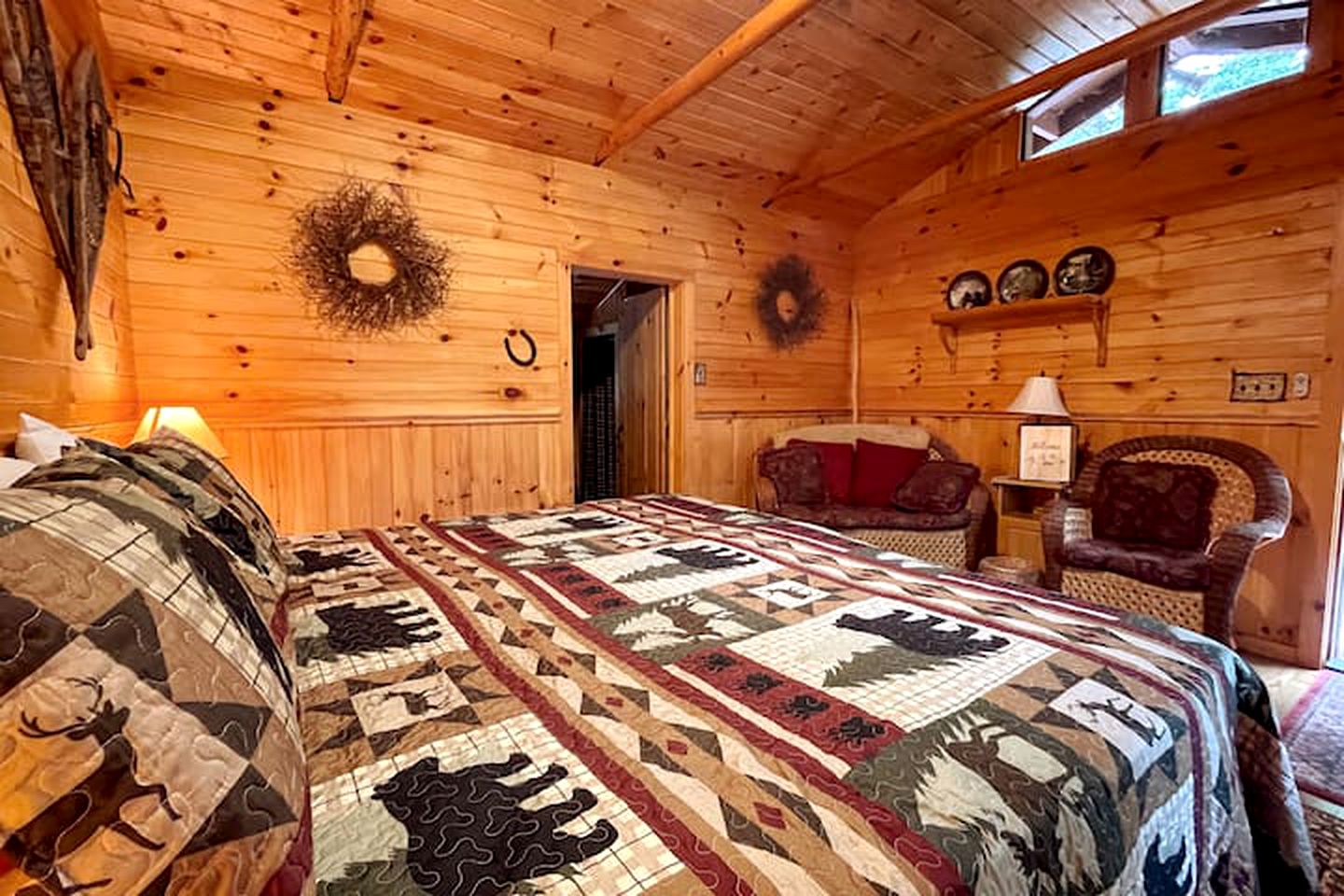 Gibbs Cottage, Cabins, Eagle Bay, United States of America Glamping Hub