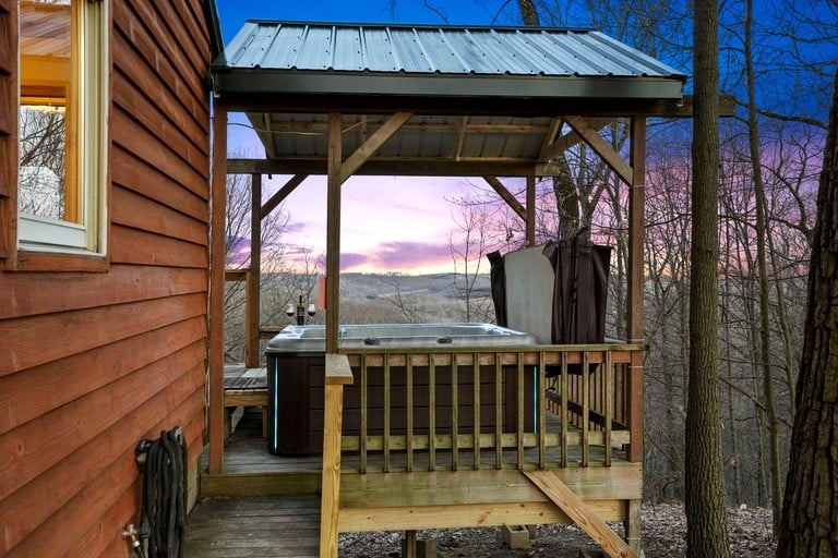 Cabins (United States of America, Amanda, Ohio)