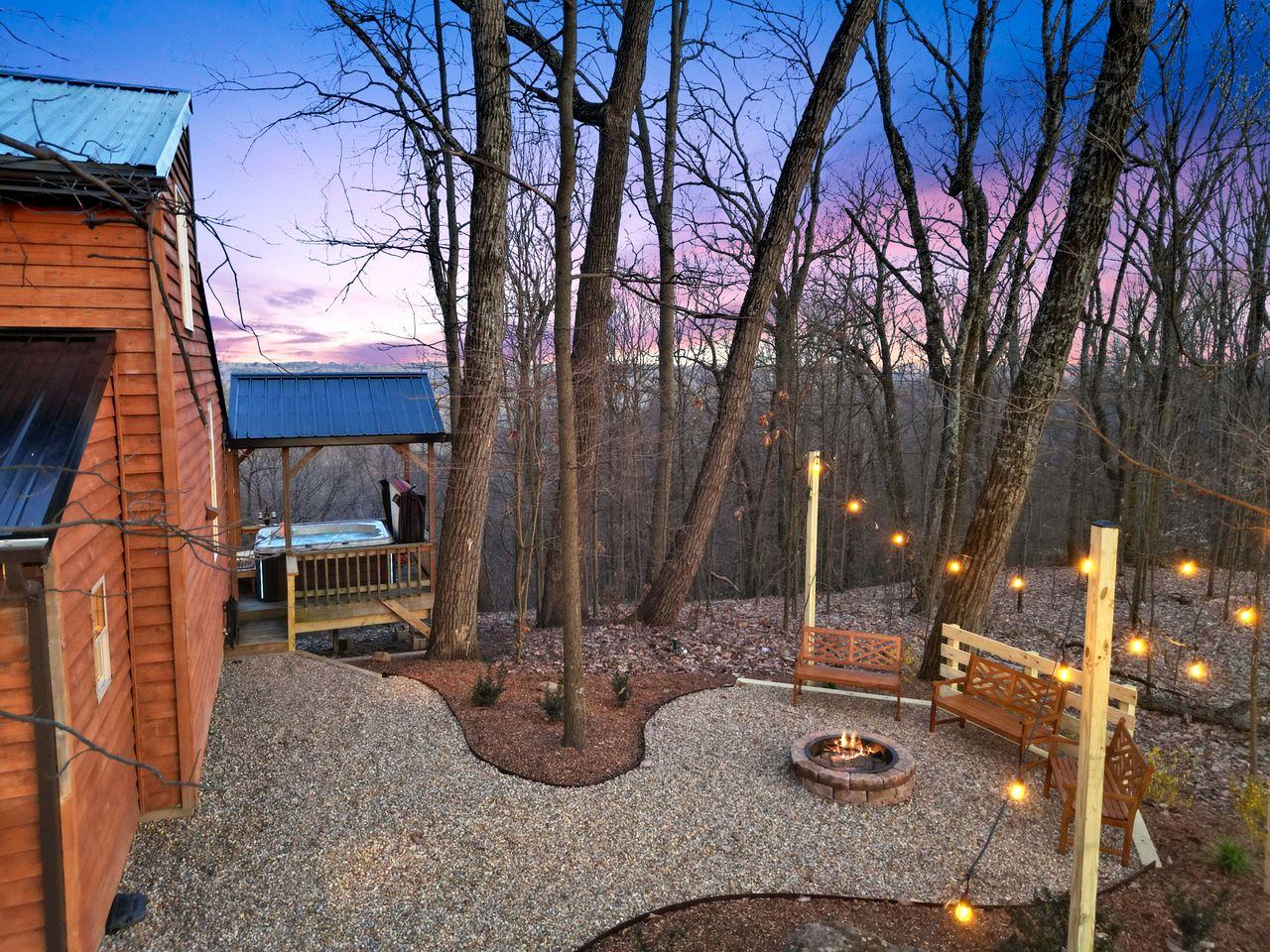 Tranquil Secluded Cabin with Private Deck, Hot-Tub, Pool Table and Views in Ohio