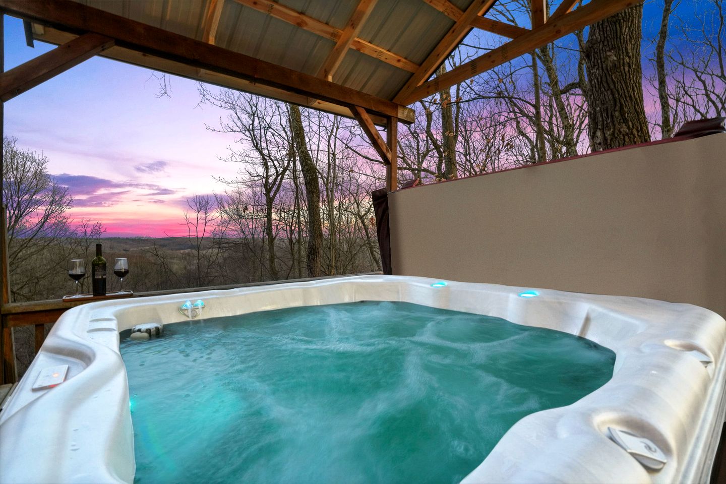 Tranquil Secluded Cabin with Private Deck, Hot-Tub, Pool Table and Views in Ohio