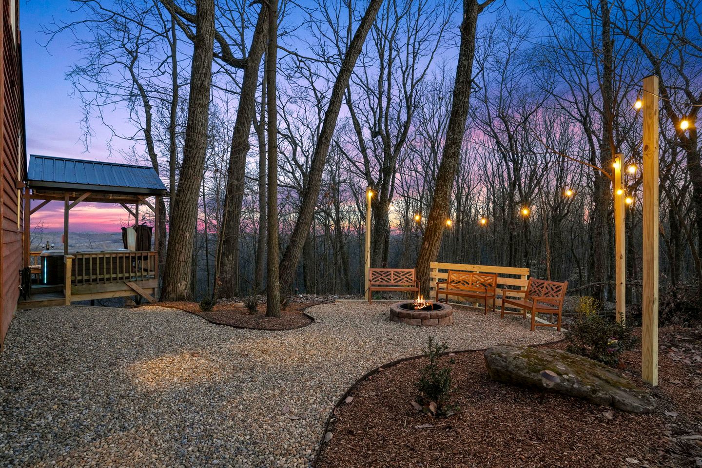 Tranquil Secluded Cabin with Private Deck, Hot-Tub, Pool Table and Views in Ohio