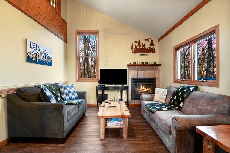 Cabins (United States of America, Amanda, Ohio)
