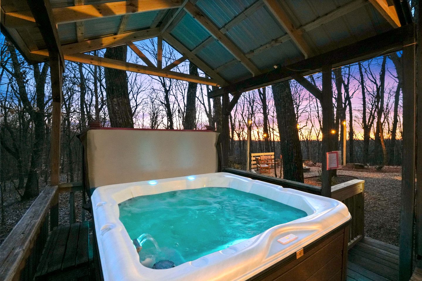Tranquil Secluded Cabin with Private Deck, Hot-Tub, Pool Table and Views in Ohio