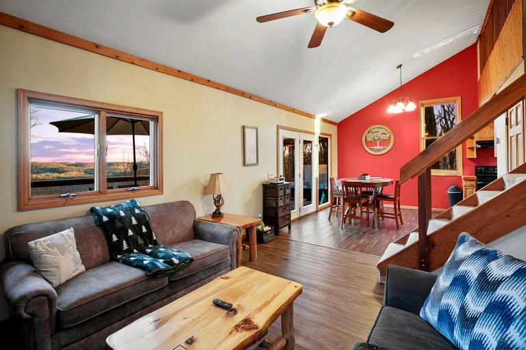 Cabins (United States of America, Amanda, Ohio)
