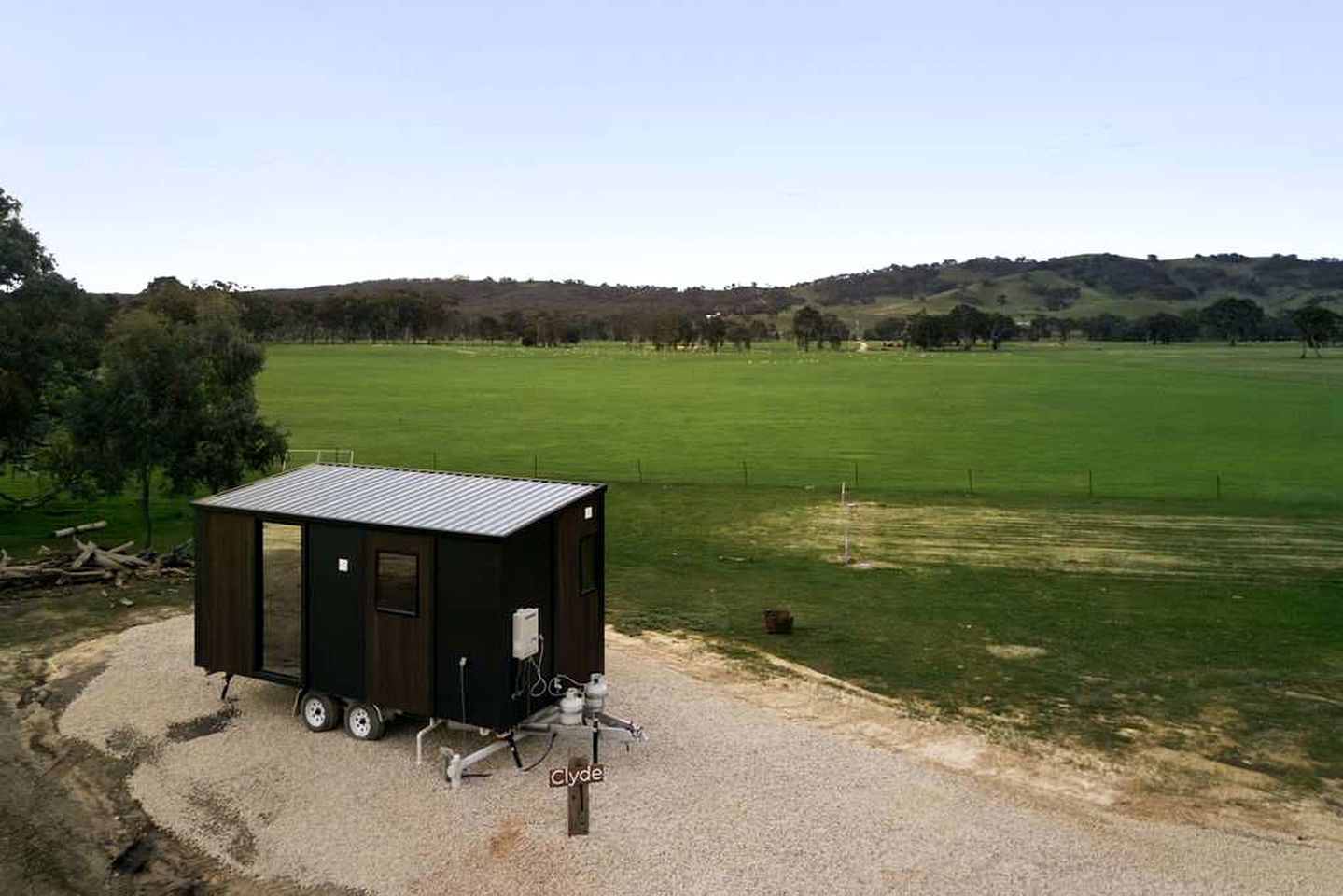 Tranquil Tiny House Farm Stay with Rolling Hill Views near Grampians, Warrenmang Victoria