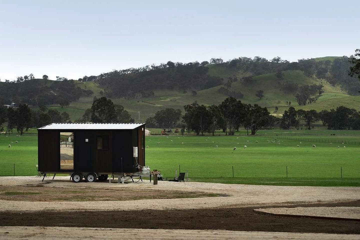 Tranquil Tiny House Farm Stay with Rolling Hill Views near Grampians, Warrenmang Victoria