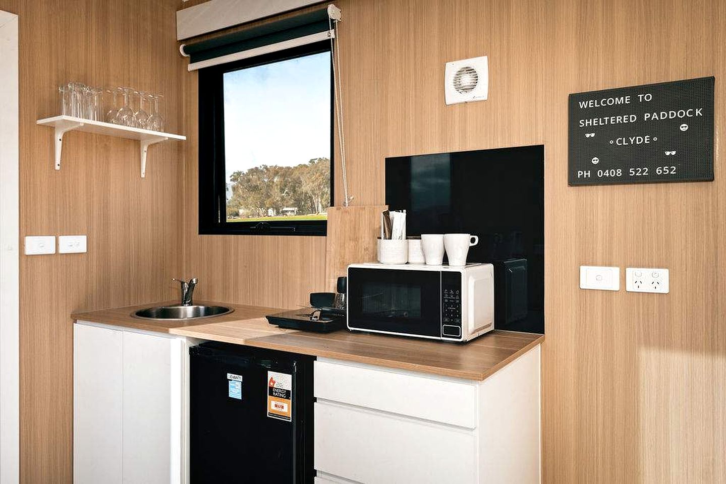 Tranquil Tiny House Farm Stay with Rolling Hill Views near Grampians, Warrenmang Victoria