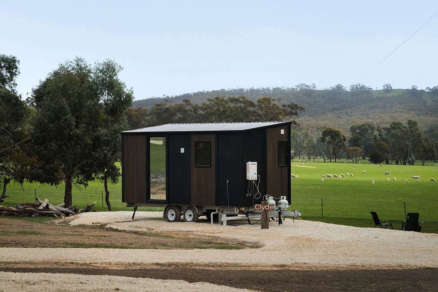 Tranquil Tiny House Farm Stay with Rolling Hill Views near Grampians, Warrenmang Victoria