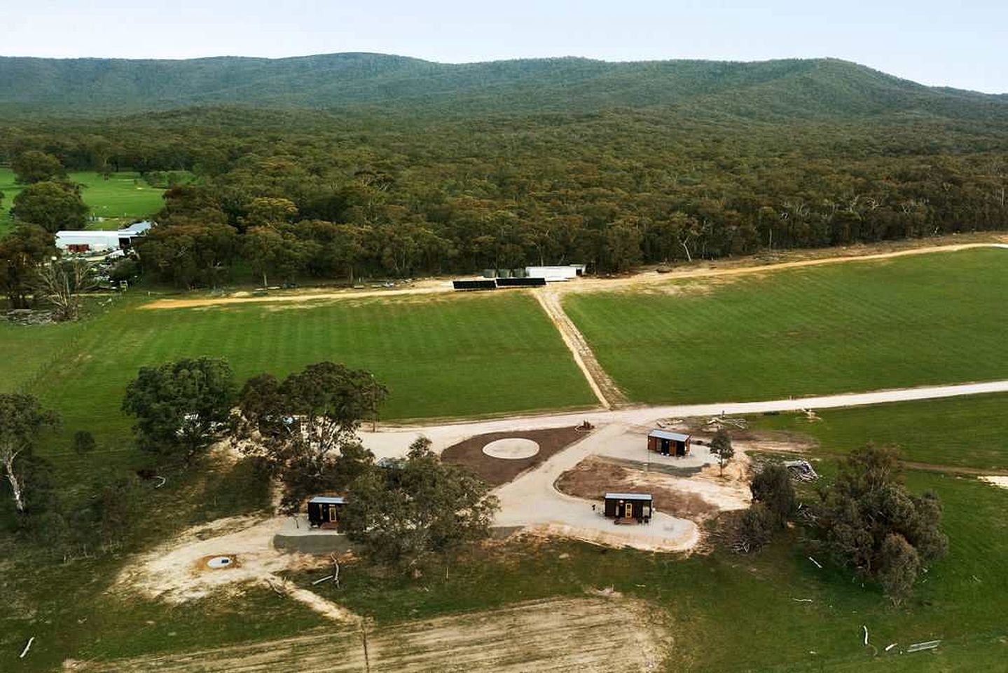 Tranquil Tiny House Farm Stay with Rolling Hill Views near Grampians, Warrenmang Victoria