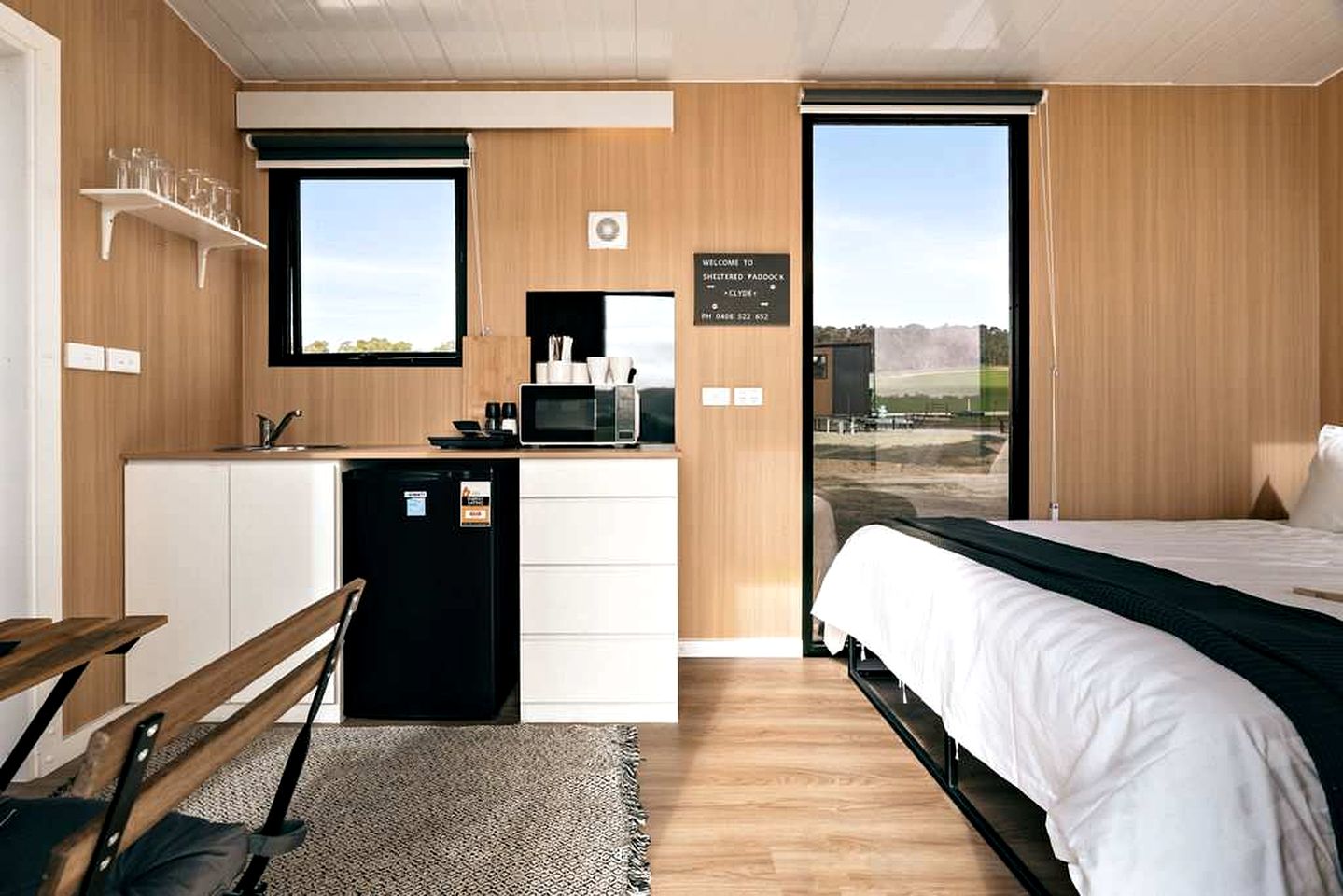 Tranquil Tiny House Farm Stay with Rolling Hill Views near Grampians, Warrenmang Victoria