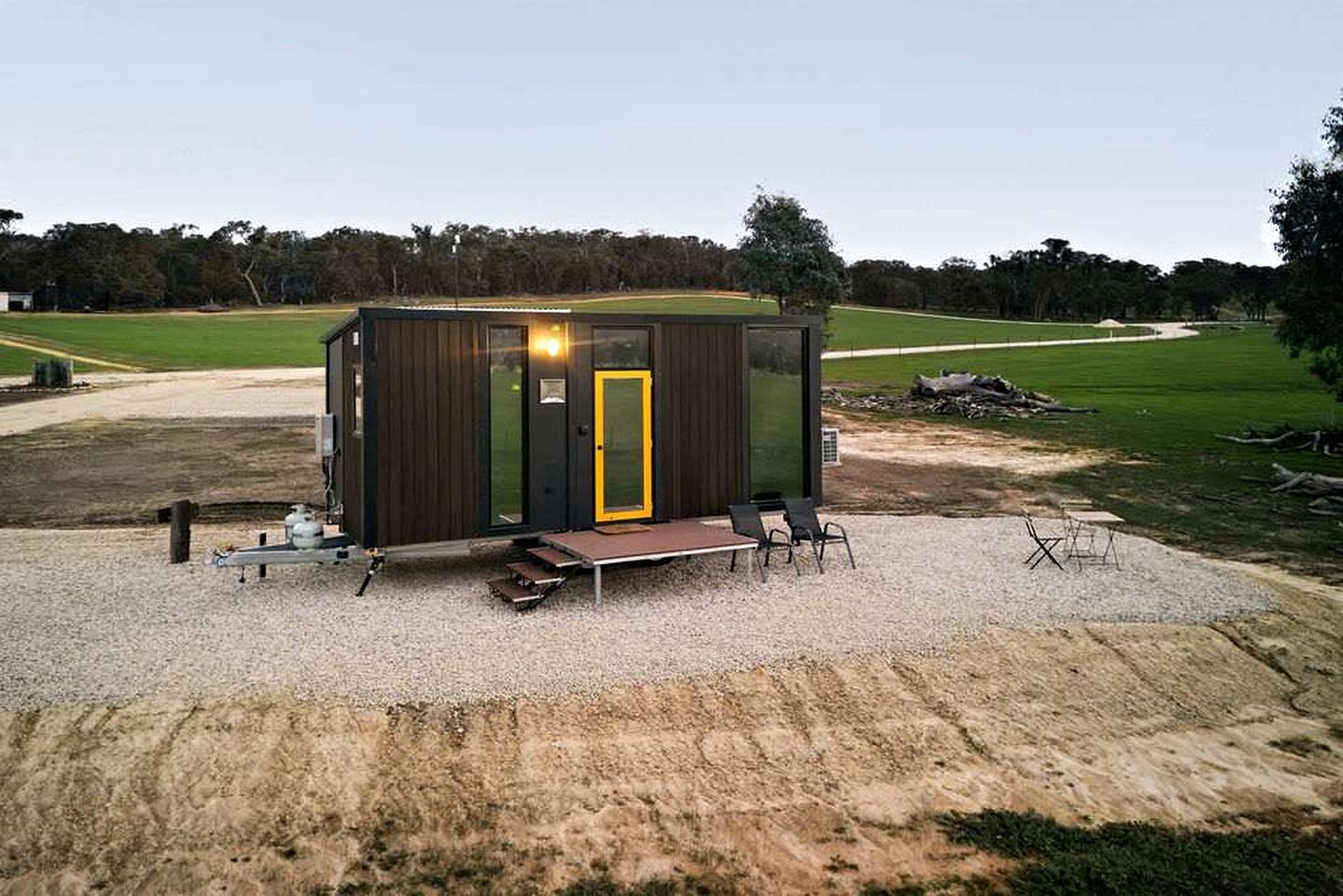 Tranquil Tiny House Farm Stay with Rolling Hill Views near Grampians, Warrenmang Victoria