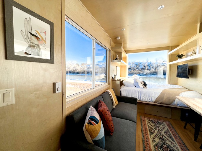 Tranquil Tiny House Hideaway in Colorado: Peaceful Waterside Bliss in Grand Junction