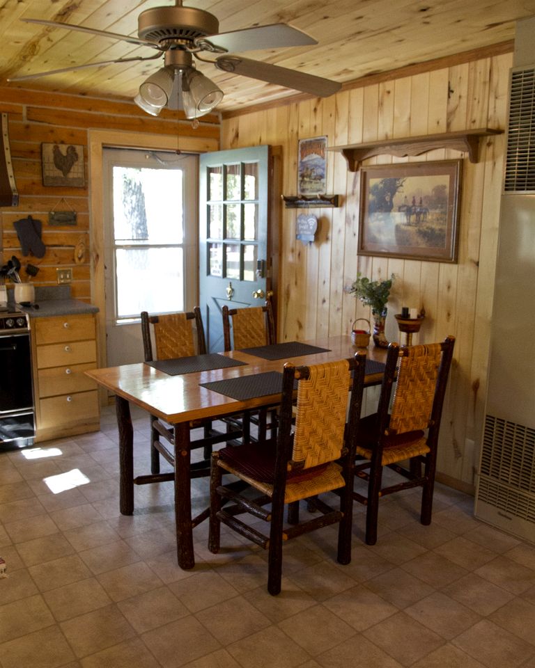 Tranquil Two Bedroom Cabin in Riverside, Wyoming