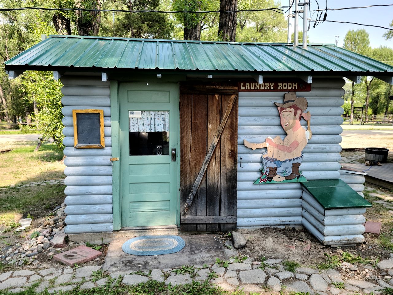 Tranquil Two Bedroom Cabin in Riverside, Wyoming