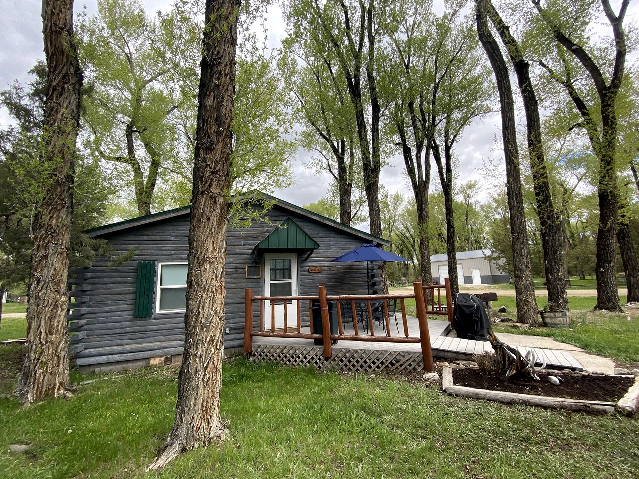 Tranquil Two Bedroom Cabin in Riverside, Wyoming